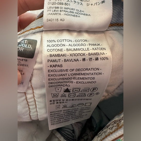 Levi’s Women’s 501 Hella Bloom Floral Embroidered High Rise Shorts (Size 30) - Picture 7 of 10